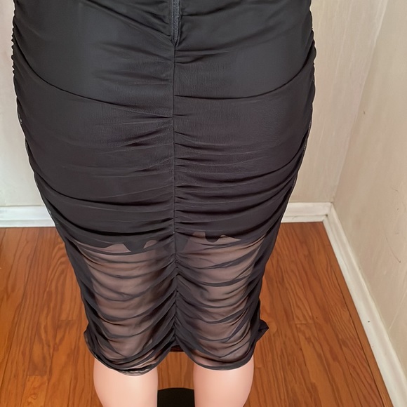 Long black dress made with at least 30% recycled polyester - Picture 4 of 7